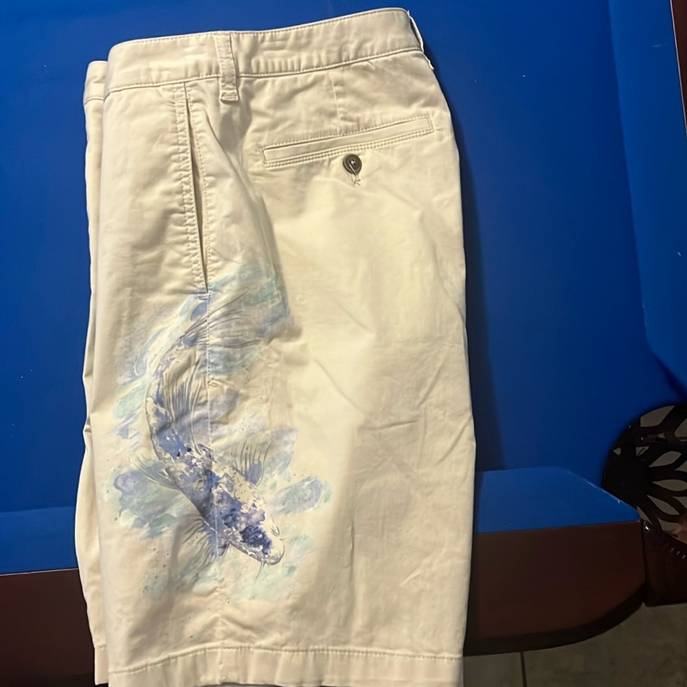 Tommy Bahama men’s white shorts